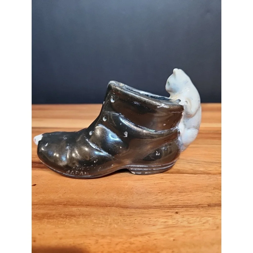 Vintage bisque Puss-In-Boots Cat & Mouse-black boot-incised JAPAN-4-3/4